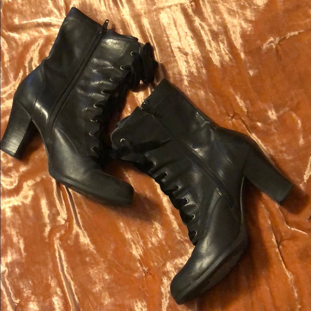 Born black boots